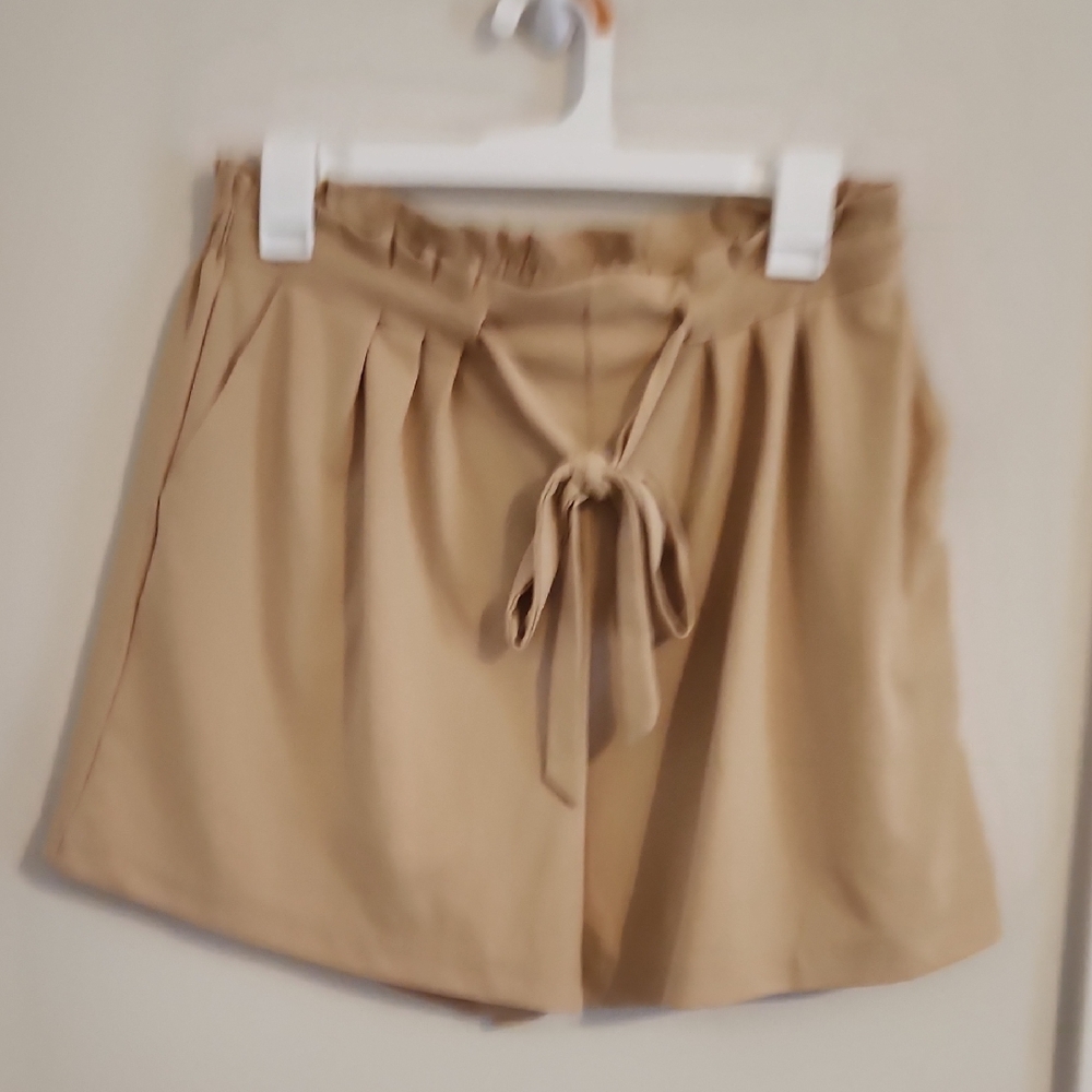 IMAN Beige Tan Shorts Size Medium